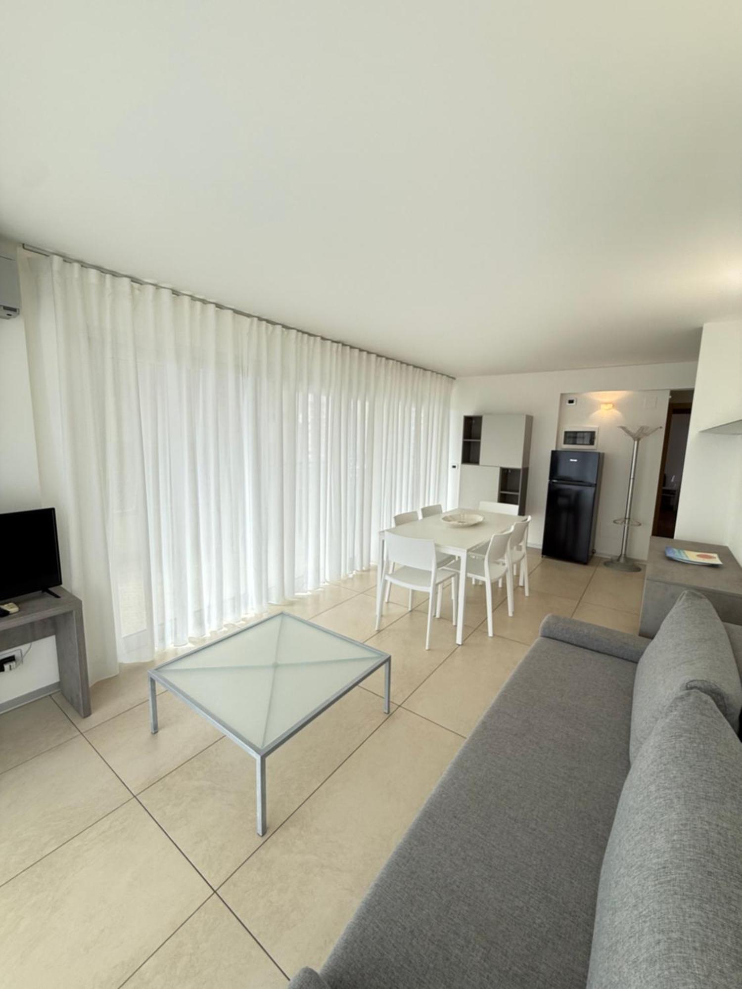 Torre Argonavis Apartment Линяно Сабиадоро Екстериор снимка