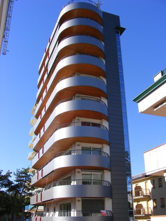 Torre Argonavis Apartment Линяно Сабиадоро Екстериор снимка